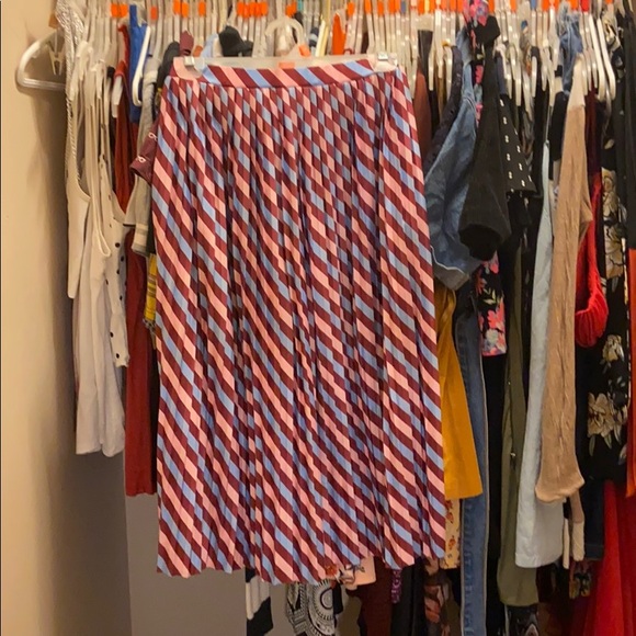 Knee length float skirt - Picture 6 of 6